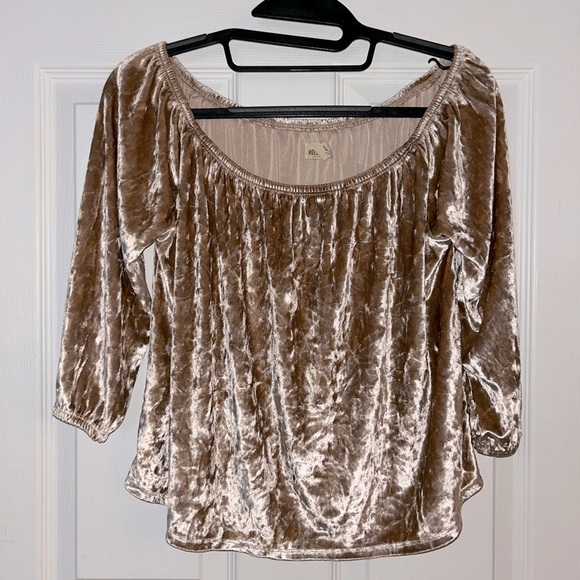 Hollister Scoop Champagne Velvety Shirt size Large - Picture 1 of 3
